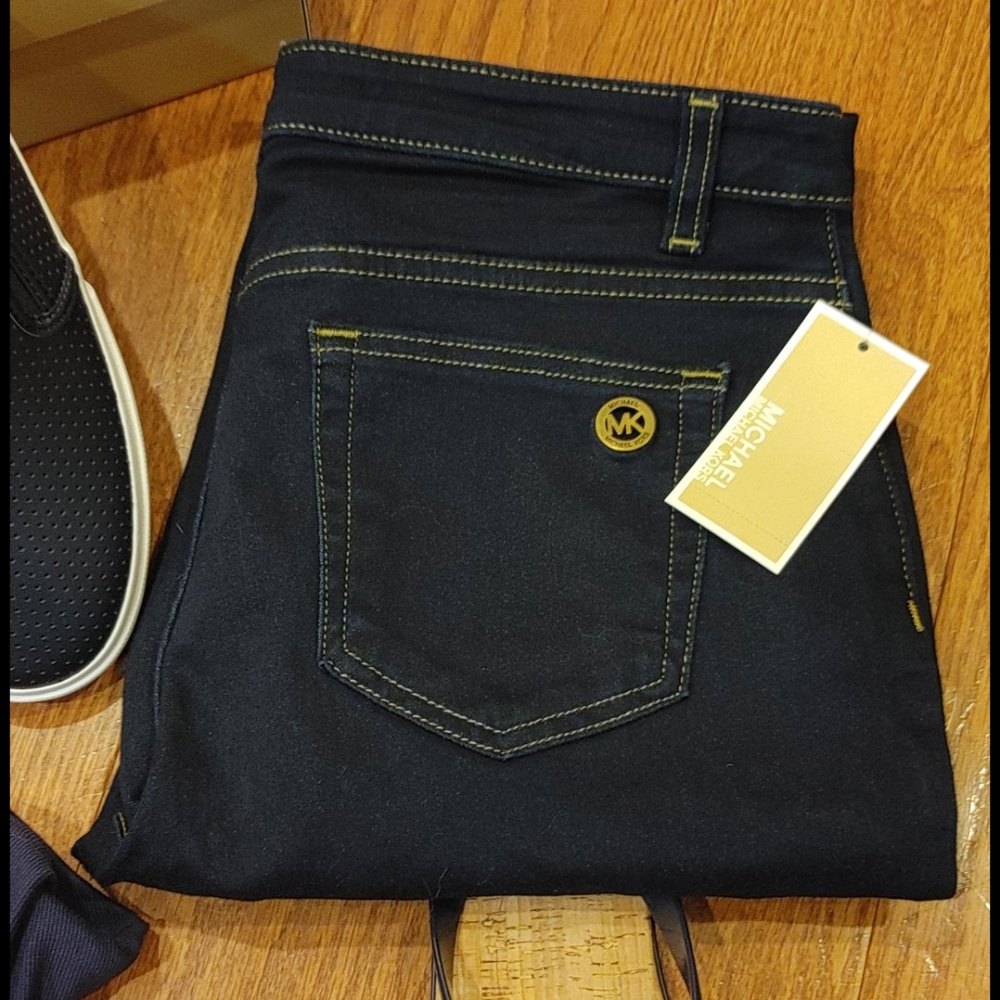 In the NAVY! Michael Kors Summer slimming elegance - Picture 3 of 6